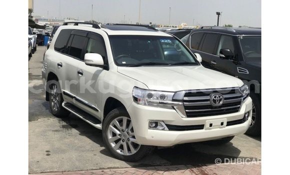 Acheter Import Voiture Toyota Land Cruiser Blanc à Import - Dubai, Bujumbura Acheter Import Voiture Toyota Land Cruiser Blanc à Import - Dubai, Bujumbura