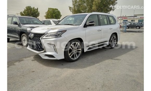 Acheter Import Voiture Lexus LX Blanc à Import - Dubai, Bujumbura Acheter Import Voiture Lexus LX Blanc à Import - Dubai, Bujumbura