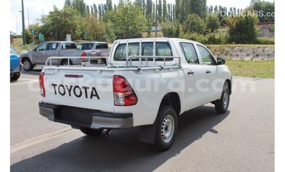 Acheter Import Voiture Toyota Hilux Blanc à Import - Dubai, Bujumbura Acheter Import Voiture Toyota Hilux Blanc à Import - Dubai, Bujumbura