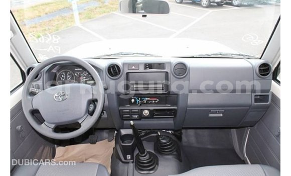 Nunua Imported Toyota Land Cruiser Nyeupe Gari ndani ya Import - Dubai nchini Bujumbura Nunua Imported Toyota Land Cruiser Nyeupe Gari ndani ya Import - Dubai nchini Bujumbura
