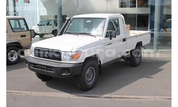 Nunua Imported Toyota Land Cruiser Nyeupe Gari ndani ya Import - Dubai nchini Bujumbura Nunua Imported Toyota Land Cruiser Nyeupe Gari ndani ya Import - Dubai nchini Bujumbura