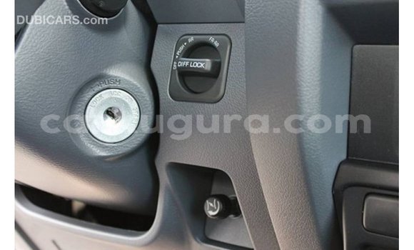 Nunua Imported Toyota Land Cruiser Nyeupe Gari ndani ya Import - Dubai nchini Bujumbura Nunua Imported Toyota Land Cruiser Nyeupe Gari ndani ya Import - Dubai nchini Bujumbura