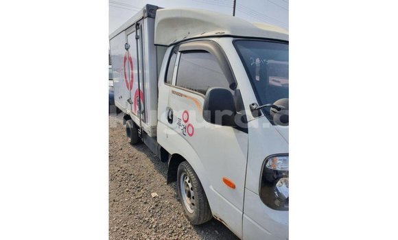 Acheter Import Voiture Kia Carens Blanc à Import - Dubai, Bujumbura Acheter Import Voiture Kia Carens Blanc à Import - Dubai, Bujumbura