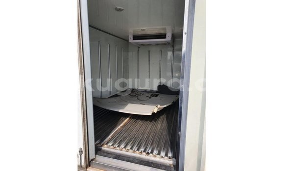 Acheter Import Voiture Kia Carens Blanc à Import - Dubai, Bujumbura Acheter Import Voiture Kia Carens Blanc à Import - Dubai, Bujumbura