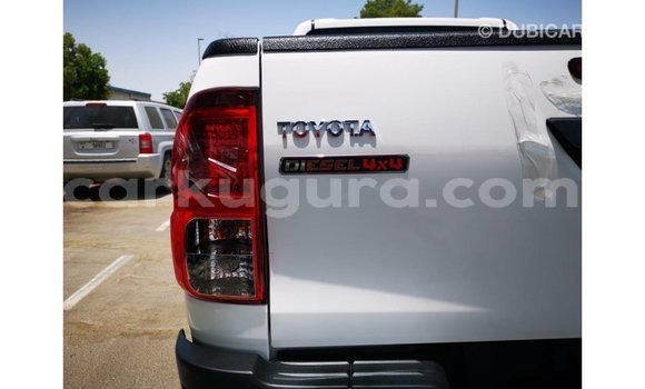 Acheter Import Voiture Toyota Hilux Blanc à Import - Dubai, Bujumbura Acheter Import Voiture Toyota Hilux Blanc à Import - Dubai, Bujumbura