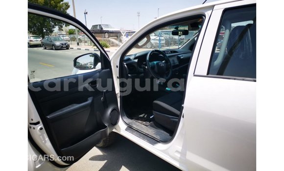 Nunua Imported Toyota Hilux Nyeupe Gari ndani ya Import - Dubai nchini Bujumbura Nunua Imported Toyota Hilux Nyeupe Gari ndani ya Import - Dubai nchini Bujumbura