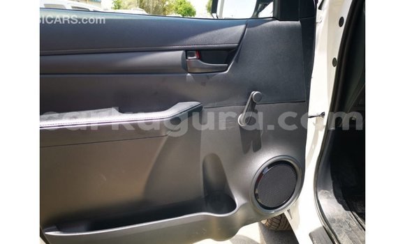 Nunua Imported Toyota Hilux Nyeupe Gari ndani ya Import - Dubai nchini Bujumbura Nunua Imported Toyota Hilux Nyeupe Gari ndani ya Import - Dubai nchini Bujumbura