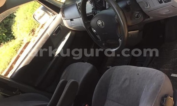 Nunua Ilio tumika Toyota Voxy Fedha Gari ndani ya Bujumbura nchini Bujumbura Nunua Ilio tumika Toyota Voxy Fedha Gari ndani ya Bujumbura nchini Bujumbura