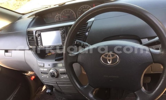 Nunua Ilio tumika Toyota Voxy Fedha Gari ndani ya Bujumbura nchini Bujumbura Nunua Ilio tumika Toyota Voxy Fedha Gari ndani ya Bujumbura nchini Bujumbura