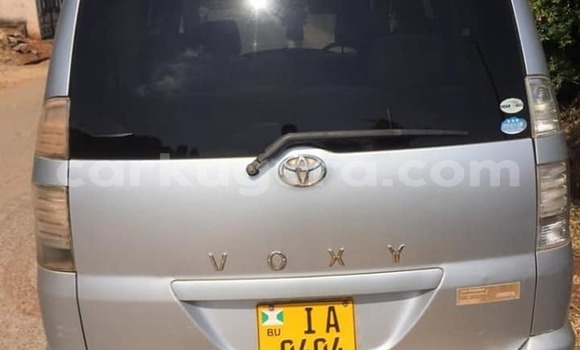 Nunua Ilio tumika Toyota Voxy Fedha Gari ndani ya Bujumbura nchini Bujumbura Nunua Ilio tumika Toyota Voxy Fedha Gari ndani ya Bujumbura nchini Bujumbura