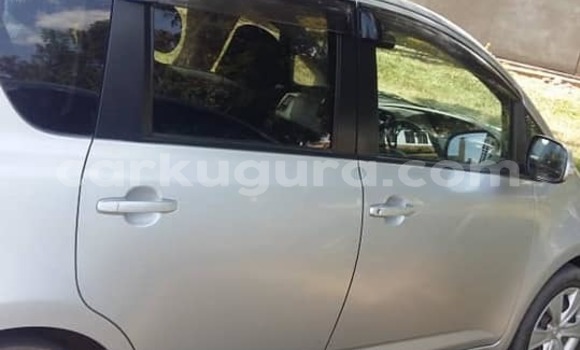 Buy Used Toyota Porte Silver Car in Bujumbura in Bujumbura Buy Used Toyota Porte Silver Car in Bujumbura in Bujumbura