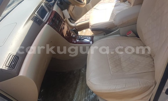 Nunua Ilio tumika Toyota Corolla Fedha Gari ndani ya Bujumbura nchini Bujumbura Nunua Ilio tumika Toyota Corolla Fedha Gari ndani ya Bujumbura nchini Bujumbura
