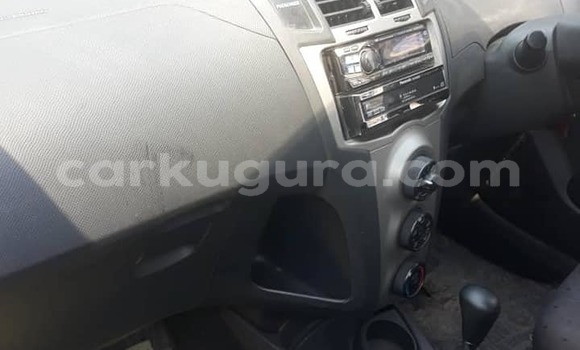 Nunua Ilio tumika Toyota Vitz Fedha Gari ndani ya Bujumbura nchini Bujumbura Nunua Ilio tumika Toyota Vitz Fedha Gari ndani ya Bujumbura nchini Bujumbura