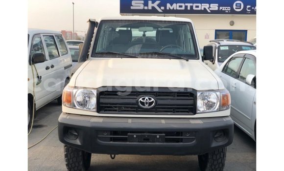 Acheter Import Voiture Toyota Land Cruiser Blanc à Import - Dubai, Bujumbura