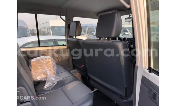 Buy Import Toyota Land Cruiser White Car in Import - Dubai in Bujumbura Buy Import Toyota Land Cruiser White Car in Import - Dubai in Bujumbura