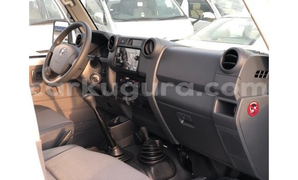 Buy Import Toyota Land Cruiser White Car in Import - Dubai in Bujumbura Buy Import Toyota Land Cruiser White Car in Import - Dubai in Bujumbura