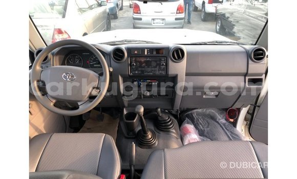 Buy Import Toyota Land Cruiser White Car in Import - Dubai in Bujumbura Buy Import Toyota Land Cruiser White Car in Import - Dubai in Bujumbura