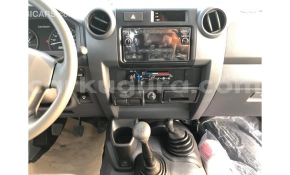Buy Import Toyota Land Cruiser White Car in Import - Dubai in Bujumbura Buy Import Toyota Land Cruiser White Car in Import - Dubai in Bujumbura