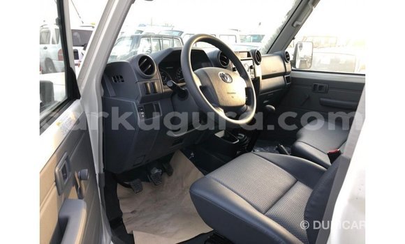 Buy Import Toyota Land Cruiser White Car in Import - Dubai in Bujumbura Buy Import Toyota Land Cruiser White Car in Import - Dubai in Bujumbura