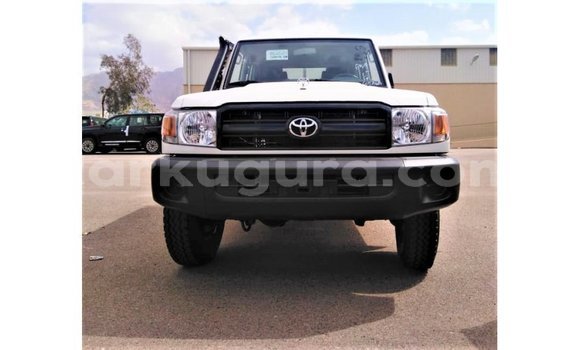 Acheter Import Voiture Toyota Land Cruiser Blanc à Import - Dubai, Bujumbura