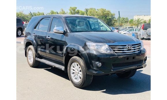 Acheter Import Voiture Toyota Fortuner Noir à Import - Dubai, Bujumbura Acheter Import Voiture Toyota Fortuner Noir à Import - Dubai, Bujumbura