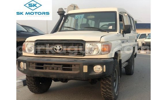 Acheter Import Voiture Toyota Land Cruiser Blanc à Import - Dubai, Bujumbura