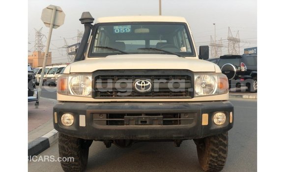 Nunua Imported Toyota Land Cruiser Nyeupe Gari ndani ya Import - Dubai nchini Bujumbura Nunua Imported Toyota Land Cruiser Nyeupe Gari ndani ya Import - Dubai nchini Bujumbura