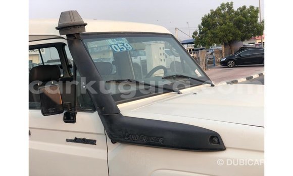 Nunua Imported Toyota Land Cruiser Nyeupe Gari ndani ya Import - Dubai nchini Bujumbura Nunua Imported Toyota Land Cruiser Nyeupe Gari ndani ya Import - Dubai nchini Bujumbura
