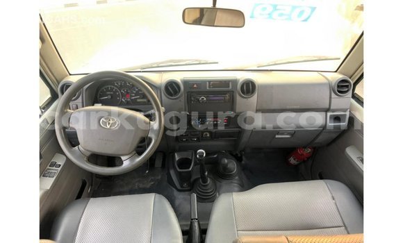 Nunua Imported Toyota Land Cruiser Nyeupe Gari ndani ya Import - Dubai nchini Bujumbura Nunua Imported Toyota Land Cruiser Nyeupe Gari ndani ya Import - Dubai nchini Bujumbura