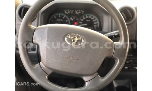 Nunua Imported Toyota Land Cruiser Nyeupe Gari ndani ya Import - Dubai nchini Bujumbura Nunua Imported Toyota Land Cruiser Nyeupe Gari ndani ya Import - Dubai nchini Bujumbura