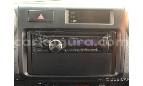 Nunua Imported Toyota Land Cruiser Nyeupe Gari ndani ya Import - Dubai nchini Bujumbura Nunua Imported Toyota Land Cruiser Nyeupe Gari ndani ya Import - Dubai nchini Bujumbura