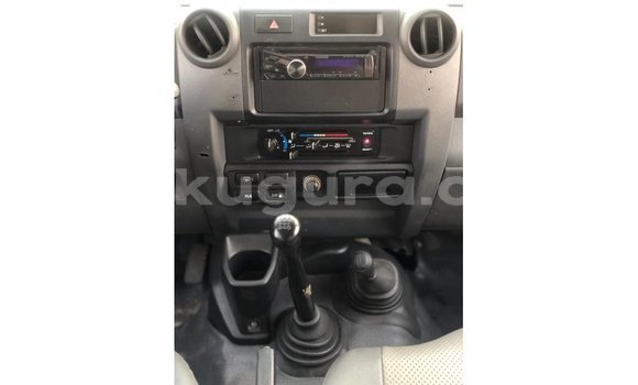Nunua Imported Toyota Land Cruiser Nyeupe Gari ndani ya Import - Dubai nchini Bujumbura Nunua Imported Toyota Land Cruiser Nyeupe Gari ndani ya Import - Dubai nchini Bujumbura