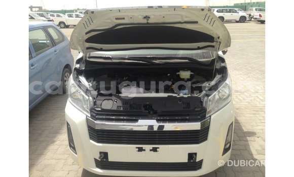 Acheter Import Voiture Toyota Hiace Blanc à Import - Dubai, Bujumbura Acheter Import Voiture Toyota Hiace Blanc à Import - Dubai, Bujumbura
