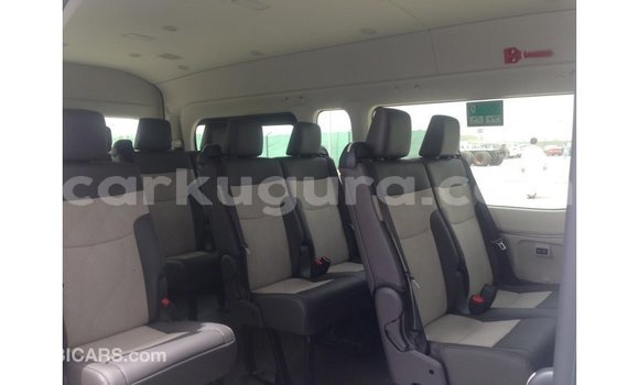 Acheter Import Voiture Toyota Hiace Blanc à Import - Dubai, Bujumbura Acheter Import Voiture Toyota Hiace Blanc à Import - Dubai, Bujumbura