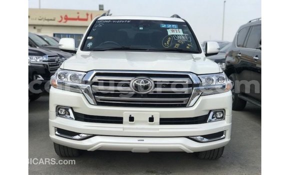 Nunua Imported Toyota Land Cruiser Nyeupe Gari ndani ya Import - Dubai nchini Bujumbura Nunua Imported Toyota Land Cruiser Nyeupe Gari ndani ya Import - Dubai nchini Bujumbura