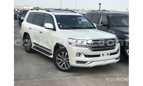Nunua Imported Toyota Land Cruiser Nyeupe Gari ndani ya Import - Dubai nchini Bujumbura Nunua Imported Toyota Land Cruiser Nyeupe Gari ndani ya Import - Dubai nchini Bujumbura