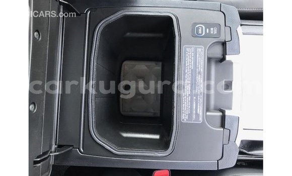 Nunua Imported Toyota Land Cruiser Nyeupe Gari ndani ya Import - Dubai nchini Bujumbura Nunua Imported Toyota Land Cruiser Nyeupe Gari ndani ya Import - Dubai nchini Bujumbura