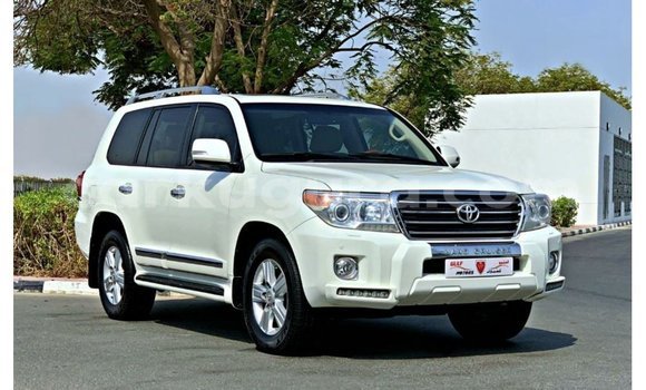 Nunua Imported Toyota Land Cruiser Nyeupe Gari ndani ya Import - Dubai nchini Bujumbura Nunua Imported Toyota Land Cruiser Nyeupe Gari ndani ya Import - Dubai nchini Bujumbura