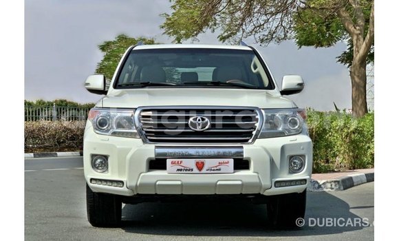 Nunua Imported Toyota Land Cruiser Nyeupe Gari ndani ya Import - Dubai nchini Bujumbura Nunua Imported Toyota Land Cruiser Nyeupe Gari ndani ya Import - Dubai nchini Bujumbura