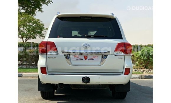 Nunua Imported Toyota Land Cruiser Nyeupe Gari ndani ya Import - Dubai nchini Bujumbura Nunua Imported Toyota Land Cruiser Nyeupe Gari ndani ya Import - Dubai nchini Bujumbura