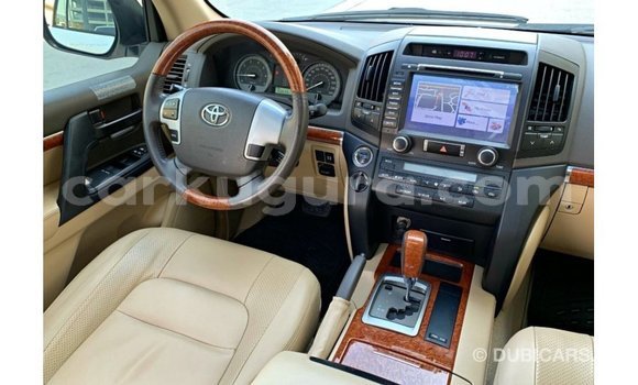 Nunua Imported Toyota Land Cruiser Nyeupe Gari ndani ya Import - Dubai nchini Bujumbura Nunua Imported Toyota Land Cruiser Nyeupe Gari ndani ya Import - Dubai nchini Bujumbura