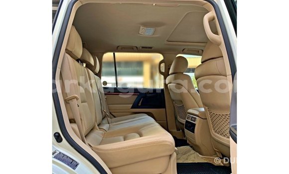 Nunua Imported Toyota Land Cruiser Nyeupe Gari ndani ya Import - Dubai nchini Bujumbura Nunua Imported Toyota Land Cruiser Nyeupe Gari ndani ya Import - Dubai nchini Bujumbura