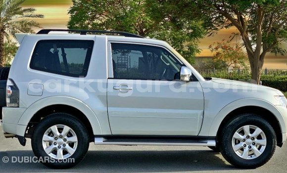 Nunua Imported Mitsubishi Pajero Nyeupe Gari ndani ya Import - Dubai nchini Bujumbura Nunua Imported Mitsubishi Pajero Nyeupe Gari ndani ya Import - Dubai nchini Bujumbura