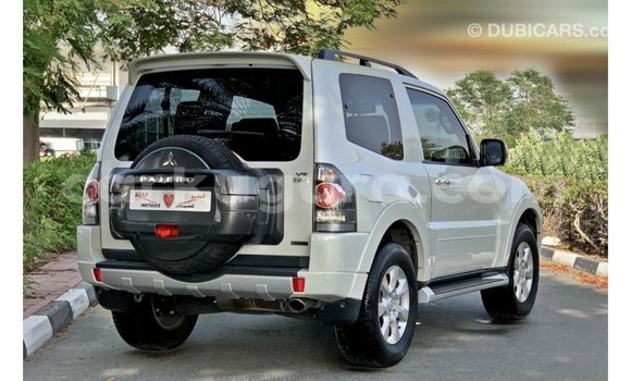 Nunua Imported Mitsubishi Pajero Nyeupe Gari ndani ya Import - Dubai nchini Bujumbura Nunua Imported Mitsubishi Pajero Nyeupe Gari ndani ya Import - Dubai nchini Bujumbura