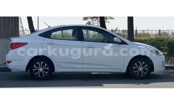 Acheter Import Voiture Hyundai Accent Blanc à Import - Dubai, Bujumbura Acheter Import Voiture Hyundai Accent Blanc à Import - Dubai, Bujumbura