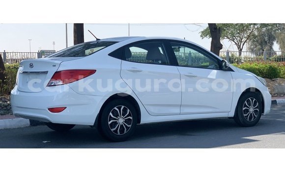 Acheter Import Voiture Hyundai Accent Blanc à Import - Dubai, Bujumbura Acheter Import Voiture Hyundai Accent Blanc à Import - Dubai, Bujumbura