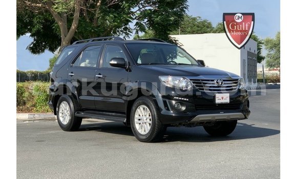 Nunua Imported Toyota Fortuner Nyeusi Gari ndani ya Import - Dubai nchini Bujumbura