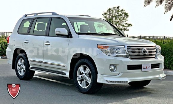 Nunua Imported Toyota Land Cruiser Nyeupe Gari ndani ya Import - Dubai nchini Bujumbura