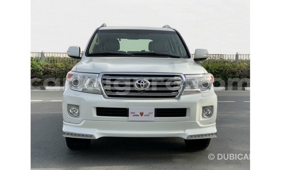 Nunua Imported Toyota Land Cruiser Nyeupe Gari ndani ya Import - Dubai nchini Bujumbura Nunua Imported Toyota Land Cruiser Nyeupe Gari ndani ya Import - Dubai nchini Bujumbura