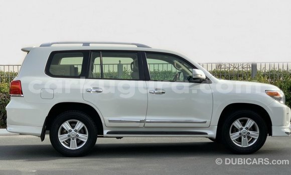 Nunua Imported Toyota Land Cruiser Nyeupe Gari ndani ya Import - Dubai nchini Bujumbura Nunua Imported Toyota Land Cruiser Nyeupe Gari ndani ya Import - Dubai nchini Bujumbura